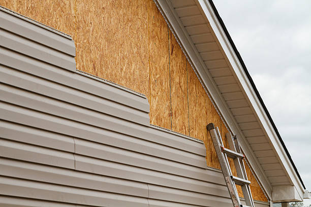Professional Siding Repair technician working in Wyandanch, NY